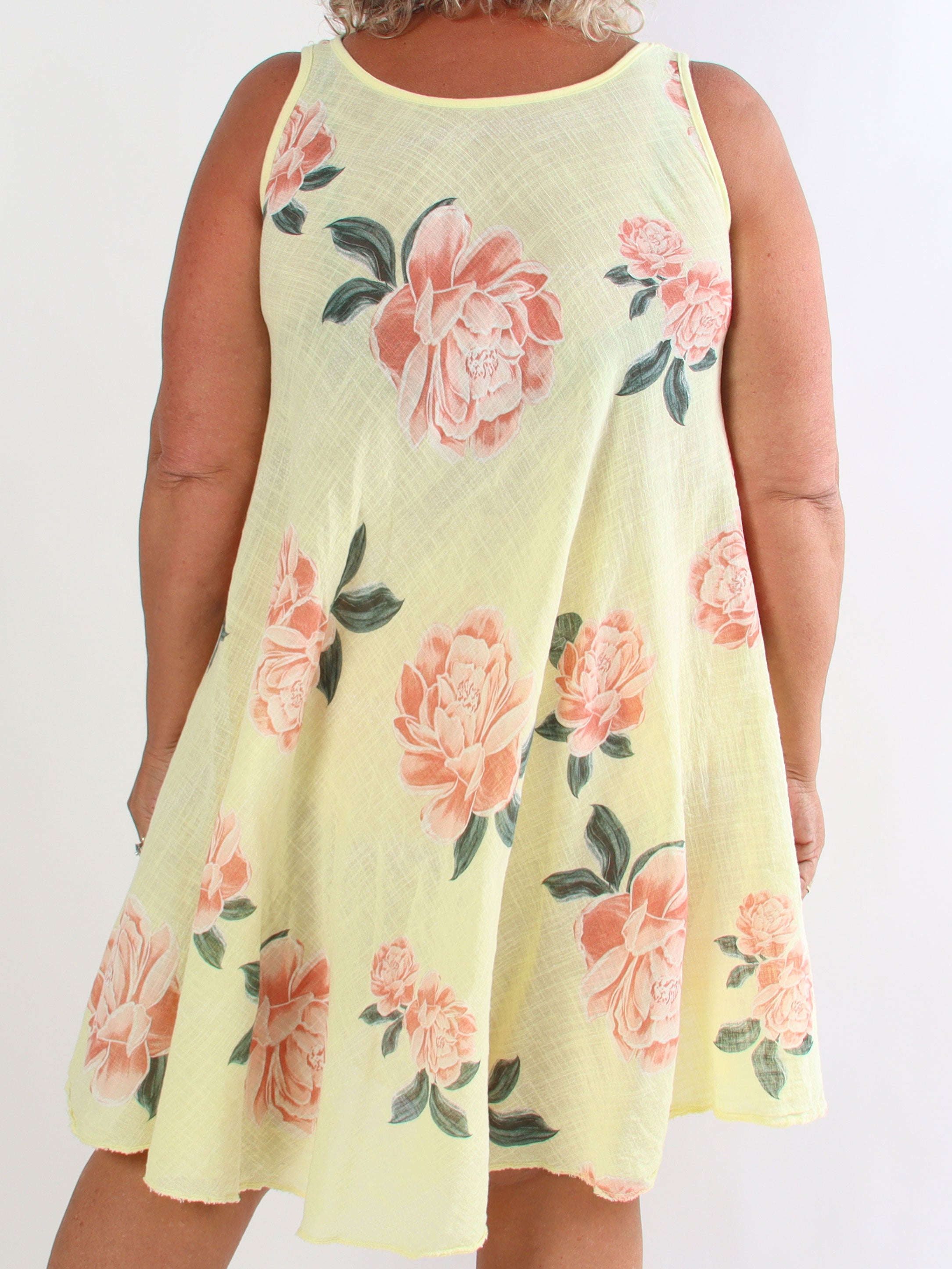 Safina - Plus size sommerkjole i hørlignende bomuld med rosemotiver